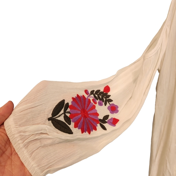 NWOT LF Boutique Off-Shoulder Floral Tie-Front Flowing Top - Picture 5 of 10